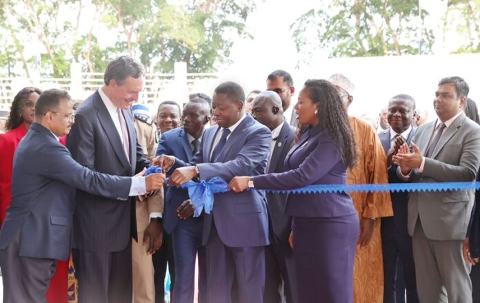 Faure Gnassingbé inaugure une nouvelle usine textile à la PIA