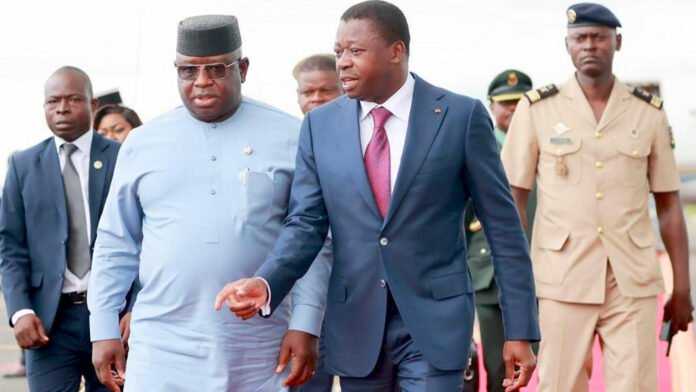 le président sierra léonais, Julius Maada Bio échange avec Faure Gnassingbé au cours d'une visite qu'il effectue ce vendredi à Lomé